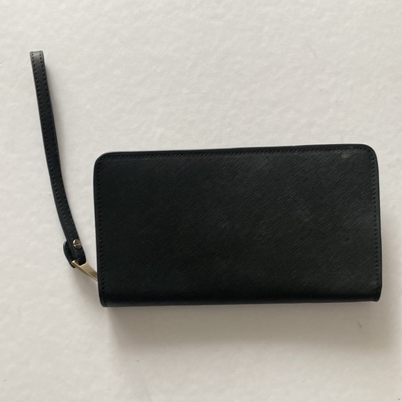 🖤✨CALVIN KLEIN CLUTCH WALLET ON STRAP - CAN FIT iPHONE AND LIPSTICK!✨🖤 - Picture 2 of 5